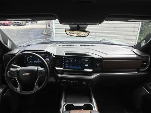 Certified 2025 Chevrolet Silverado 2500 High Country w/ Technology Package AWD/4WD image 14