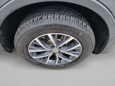 Used 2020 Volkswagen Tiguan SE image 10