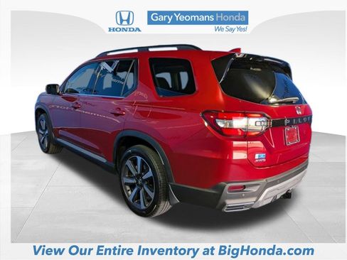 Used 2025 Honda Pilot Touring image 8