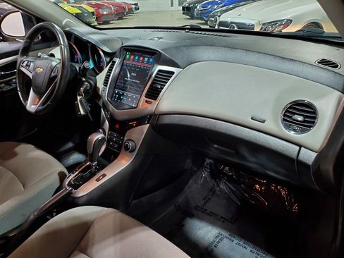 Used 2014 Chevrolet Cruze LT FWD image 14