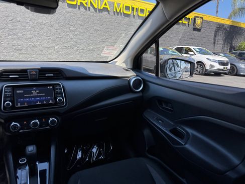Used 2020 Nissan Versa S FWD image 17