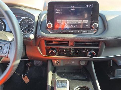 Used 2023 Nissan Rogue S FWD image 11