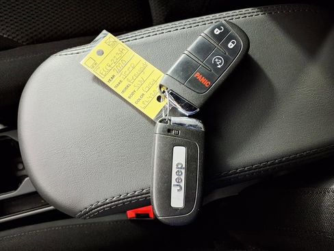 Used 2020 Jeep Renegade Altitude image 24
