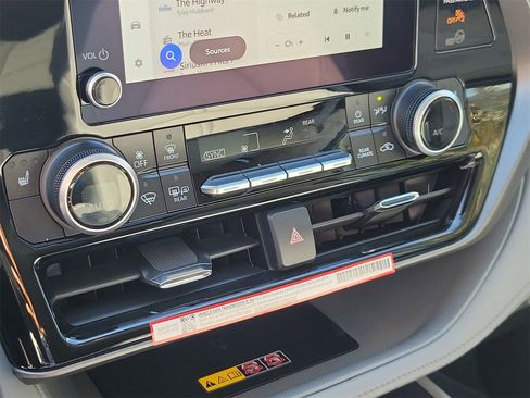 New 2026 Toyota Highlander XLE image 27