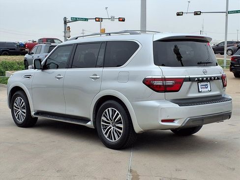 Used 2023 Nissan Armada SL w/ Captain's Chairs Package image 5