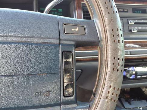 Used 1990 Lincoln Town Car Cartier image 14