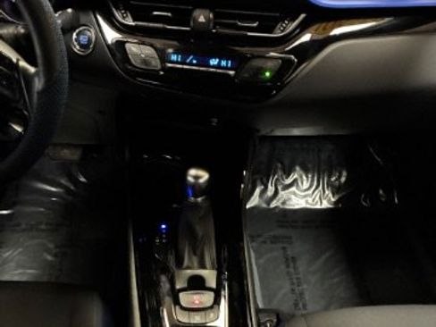 Used 2021 Toyota C-HR XLE image 26