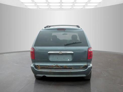 Used 2007 Chrysler Town & Country Touring image 6