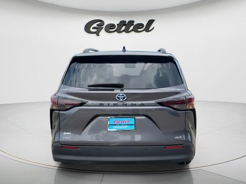 Certified 2025 Toyota Sienna XLE FWD image 6