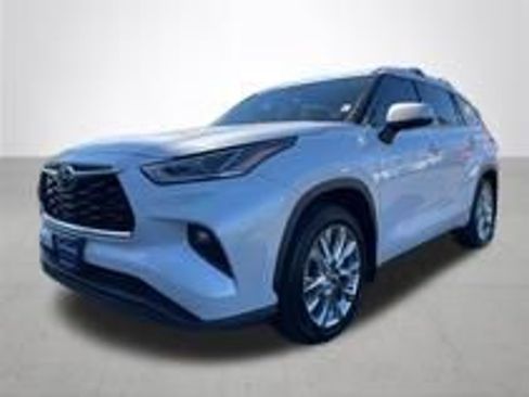 Used 2022 Toyota Highlander Limited AWD/4WD image 2