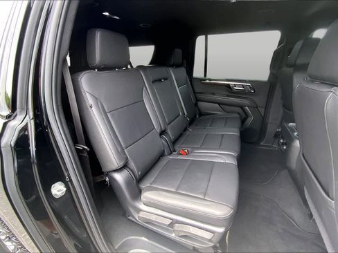Used 2025 Chevrolet Suburban Z71 AWD/4WD image 19