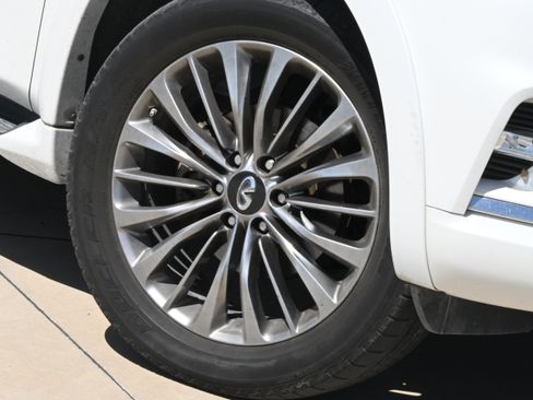 Used 2018 INFINITI QX80 4WD w/ Driver Assistance Package image 11