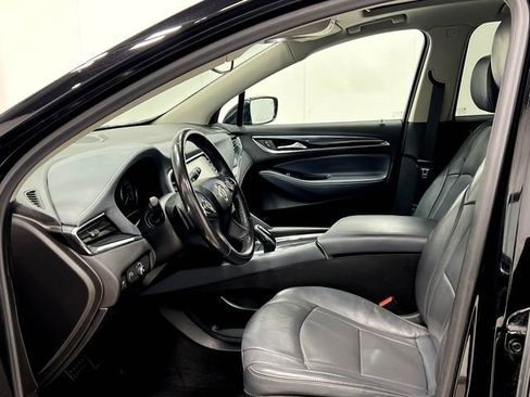 Used 2018 Buick Enclave Essence image 12