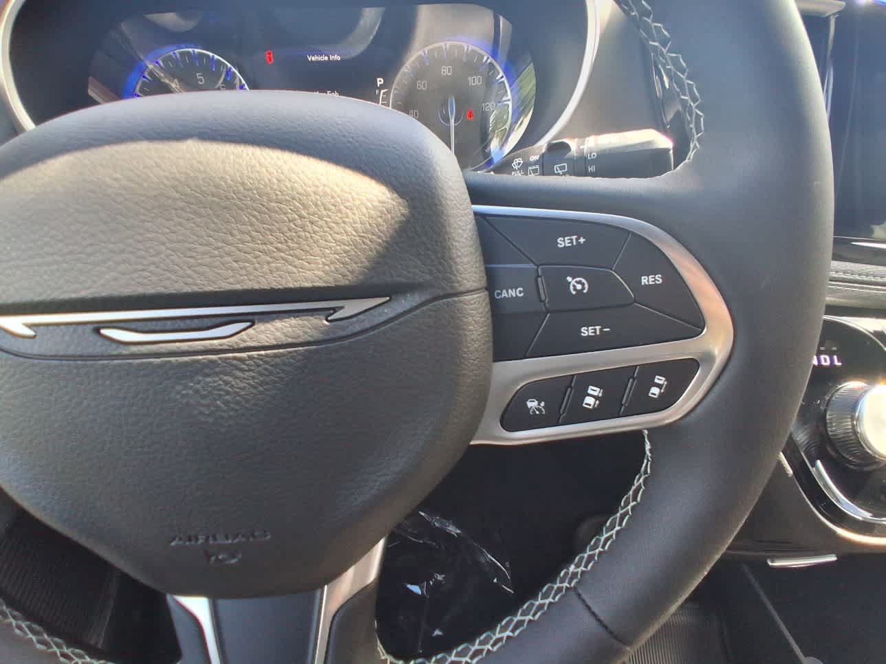 New 2027 Chrysler Pacifica Select AWD/4WD image 21