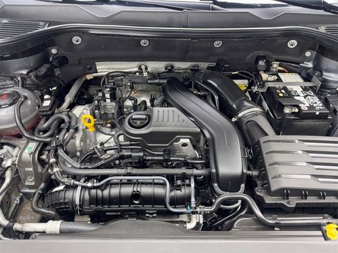 Used 2024 Volkswagen Taos SE image 78