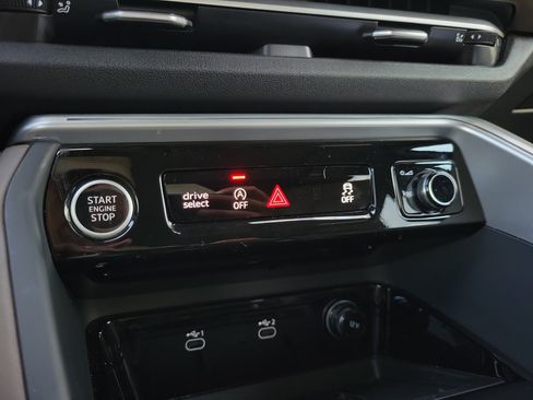 Used 2025 Audi Q5 Premium w/ Convenience Package AWD/4WD image 28