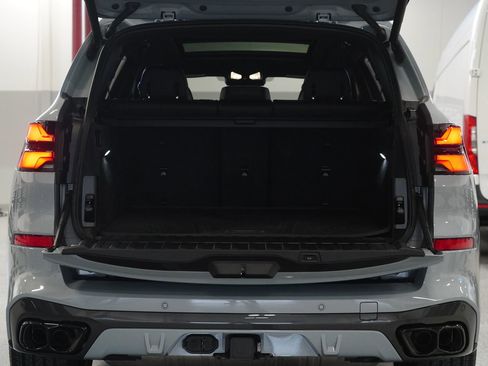 Used 2025 BMW X5 M60i image 32