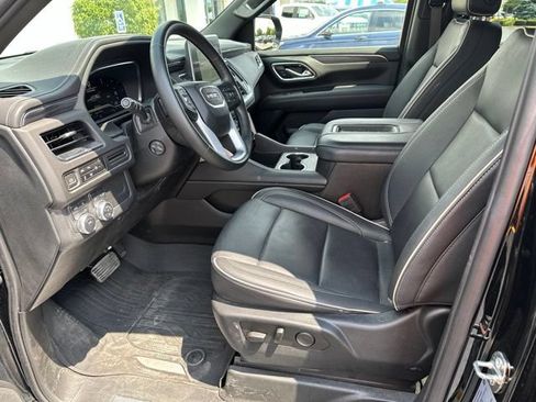 Used 2023 GMC Yukon SLT w/ SLT Luxury Package AWD/4WD image 6