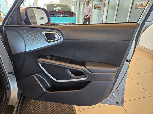 Used 2025 Kia Soul LX w/ LX Technology Package image 23