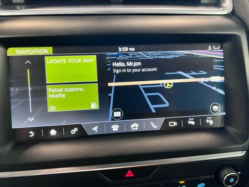 Used 2018 Jaguar E-PACE S image 33