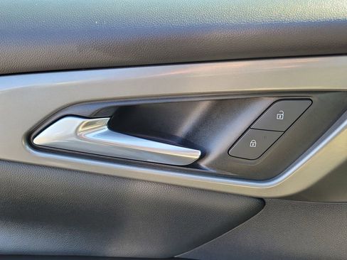 Used 2024 Chevrolet Traverse LT image 27