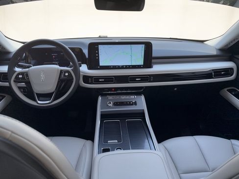 Used 2025 Lincoln Aviator 2WD image 17