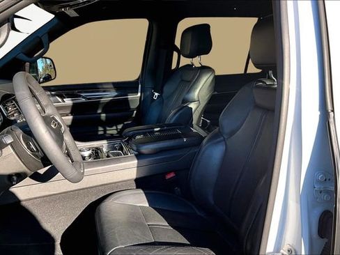 Used 2022 Jeep Wagoneer Series III image 15