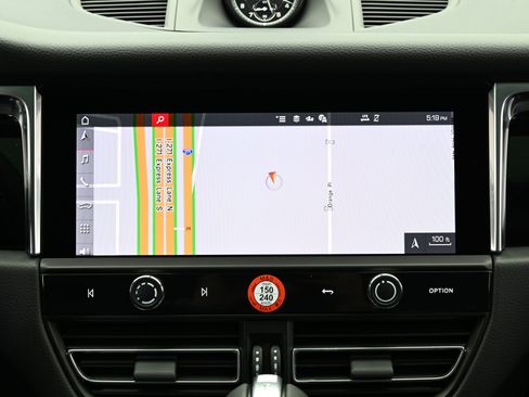 Used 2025 Porsche Macan image 41