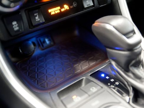 Used 2019 Toyota RAV4 Limited image 26