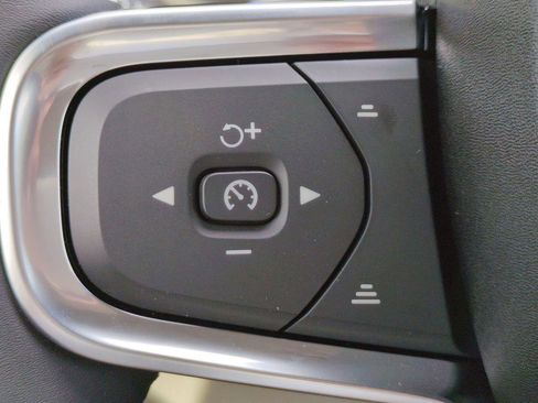 New 2025 Volvo XC40 B5 Plus w/ Protection Package Premier image 21