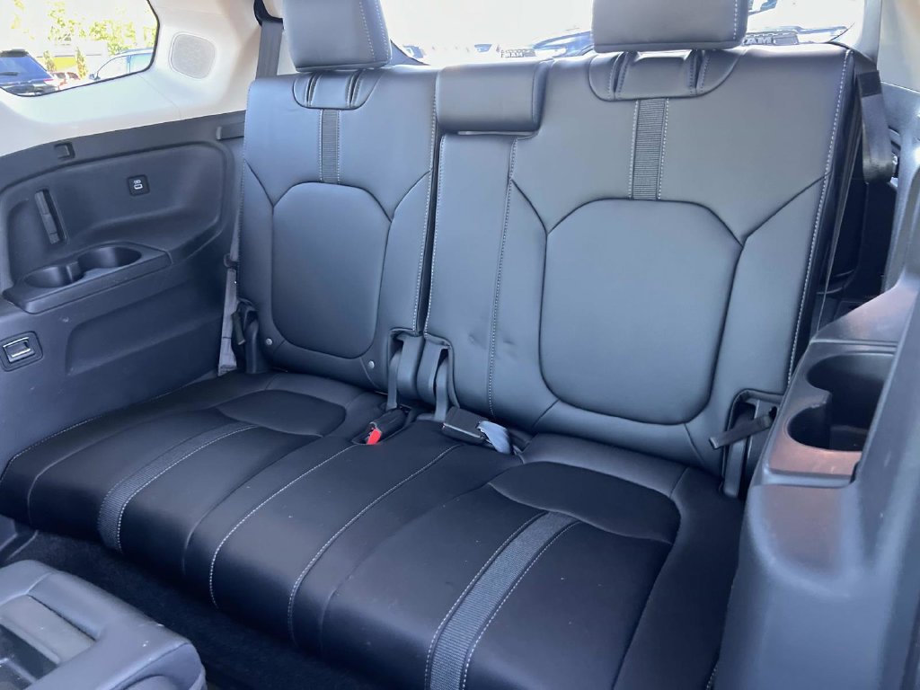 Used 2023 Honda Pilot Touring image 16