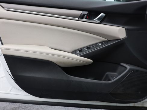Used 2018 Honda Accord LX image 17