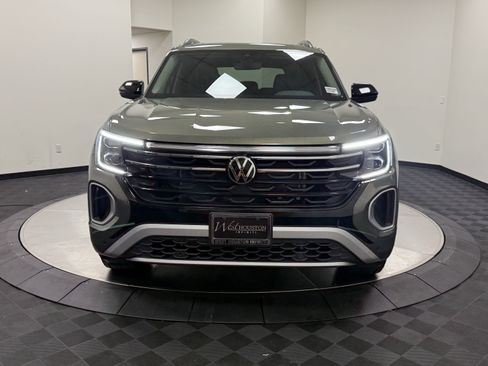 Used 2026 Volkswagen Atlas Peak Edition AWD/4WD image 2