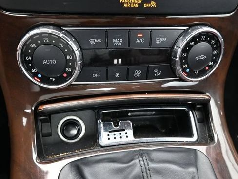 Used 2013 Mercedes-Benz SLK 350 image 34