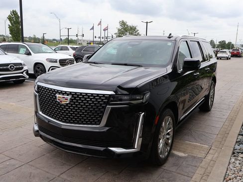 Used 2022 Cadillac Escalade ESV Premium Luxury w/ Performance Package AWD/4WD image 4