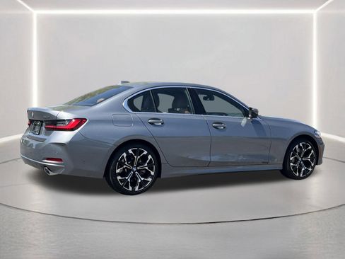 Used 2025 BMW 330i Sedan w/ Premium Package image 28