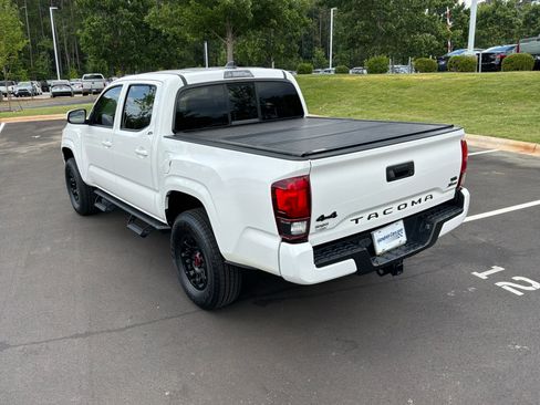 Used 2022 Toyota Tacoma SR AWD/4WD image 8