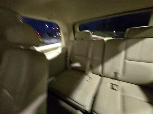 Used 2010 GMC Yukon SLT w/ SLT Chrome Package image 27