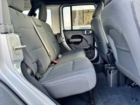 Used 2024 Jeep Wrangler Unlimited Sport AWD/4WD image 14