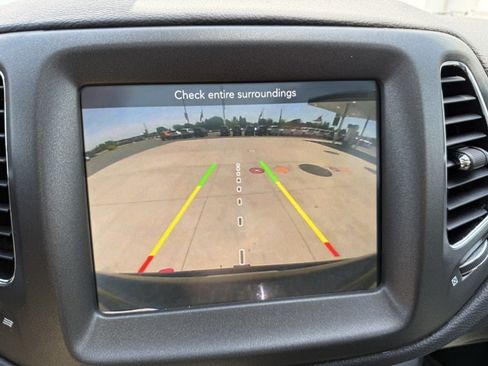 Used 2018 Jeep Compass Trailhawk w/ Leather Interior Group AWD/4WD image 28