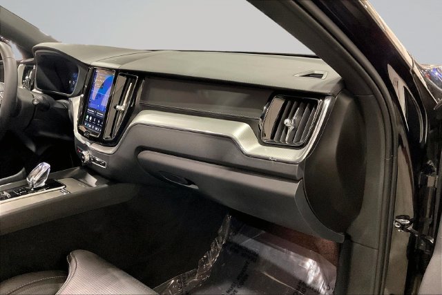 Certified 2024 Volvo XC60 T8 Ultimate AWD/4WD image 20