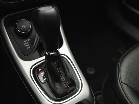 Used 2018 Jeep Compass Latitude w/ Popular Equipment Group image 11