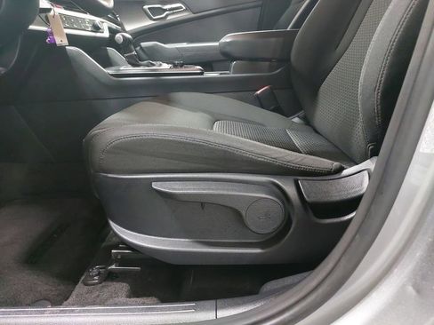 Used 2025 Kia Sportage LX image 28