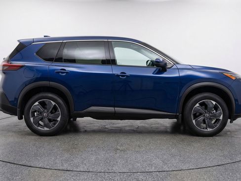 Used 2025 Nissan Rogue SV FWD image 11