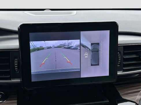 Used 2021 Ford Explorer Limited w/ Equipment Group 301A image 14