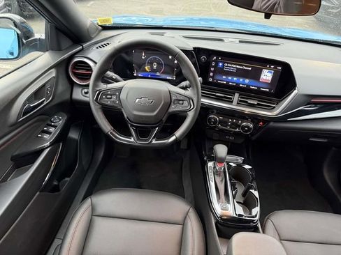 Certified 2025 Chevrolet Trax RS w/ Driver Confidence Package image 13