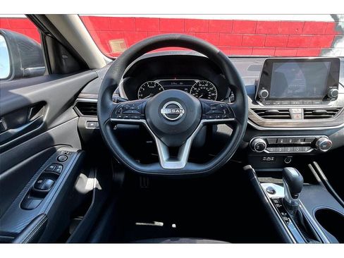 Used 2026 Nissan Altima 2.5 SV FWD image 6