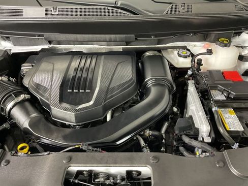 Used 2025 GMC Acadia AT4 image 28