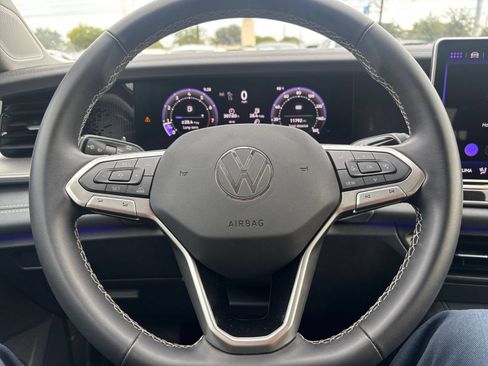 Used 2026 Volkswagen Tiguan SE FWD image 25
