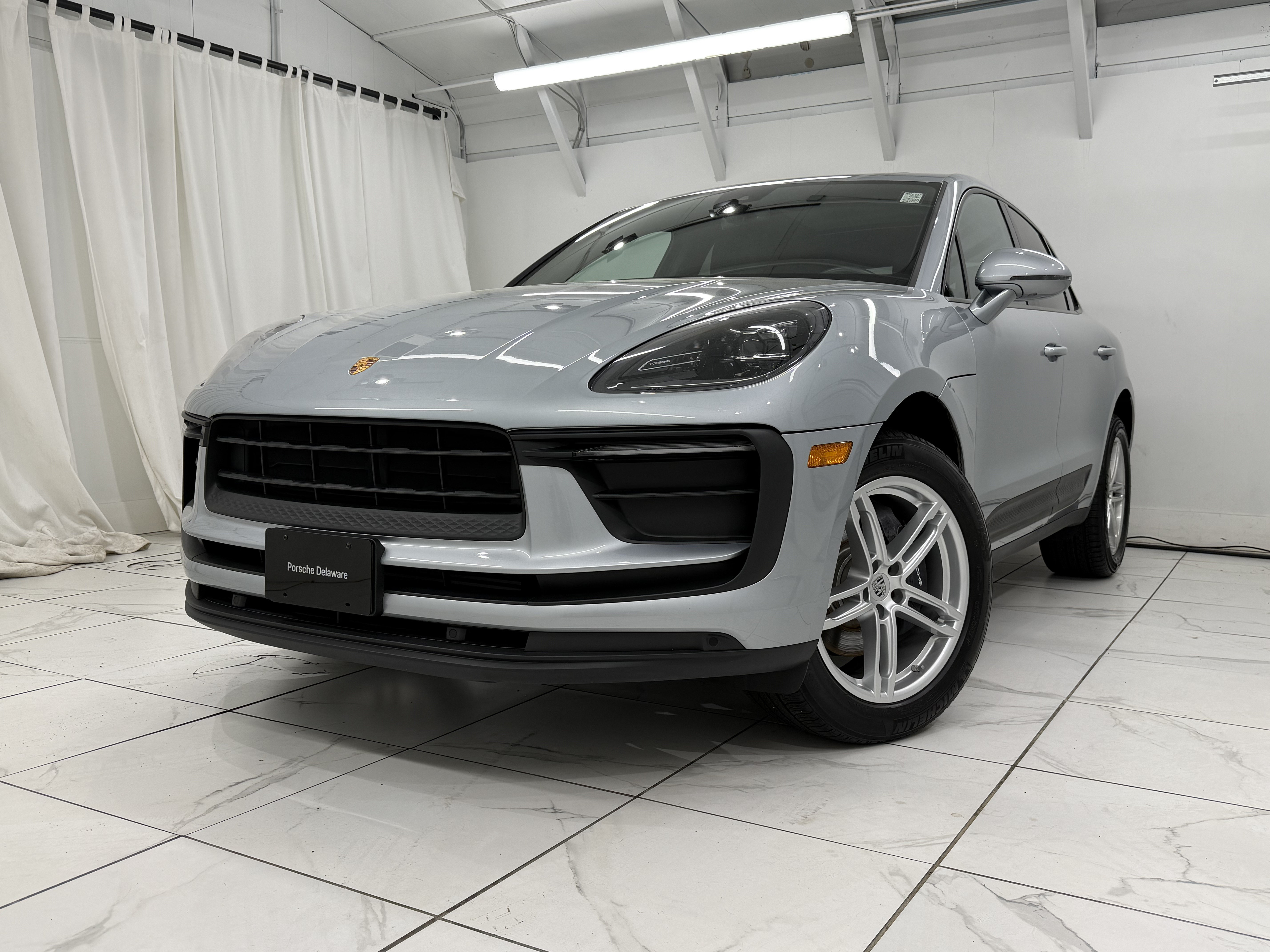 Used 2022 Porsche Macan AWD/4WD image 8